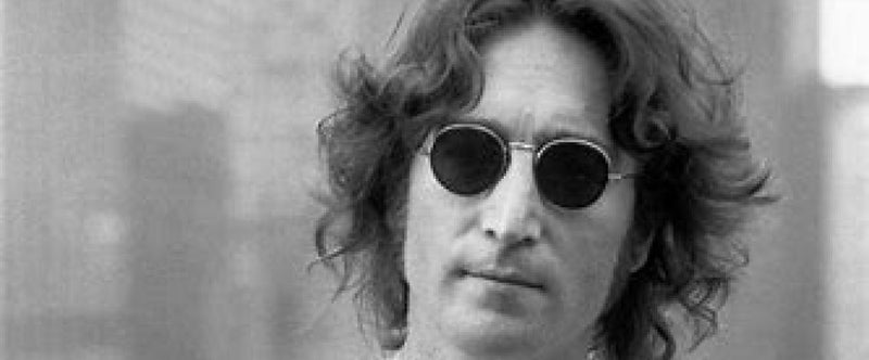 Gli occhiali "teashades" di John Lennon